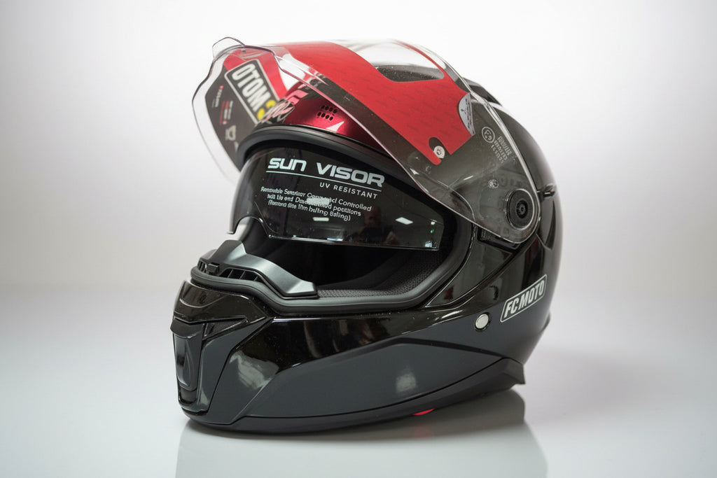 Mc hjelm FF130SV- Gloss black, Integreret solskærm