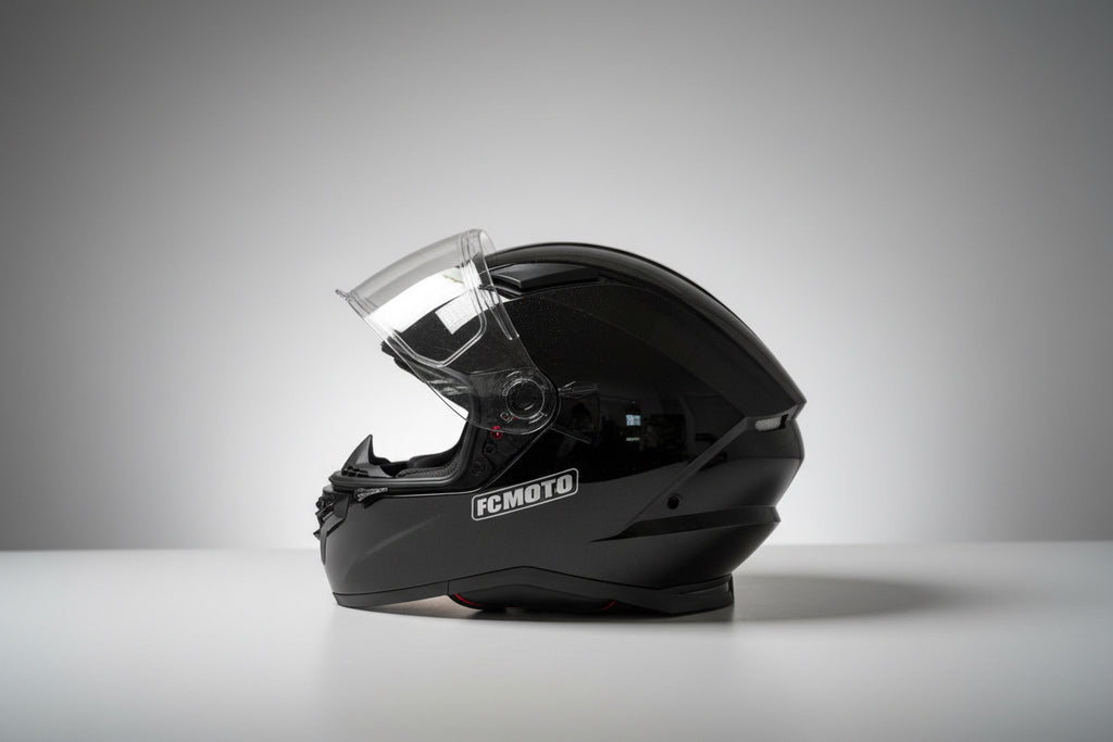 Mc hjelm FF130SV- Gloss black, Integreret solskærm