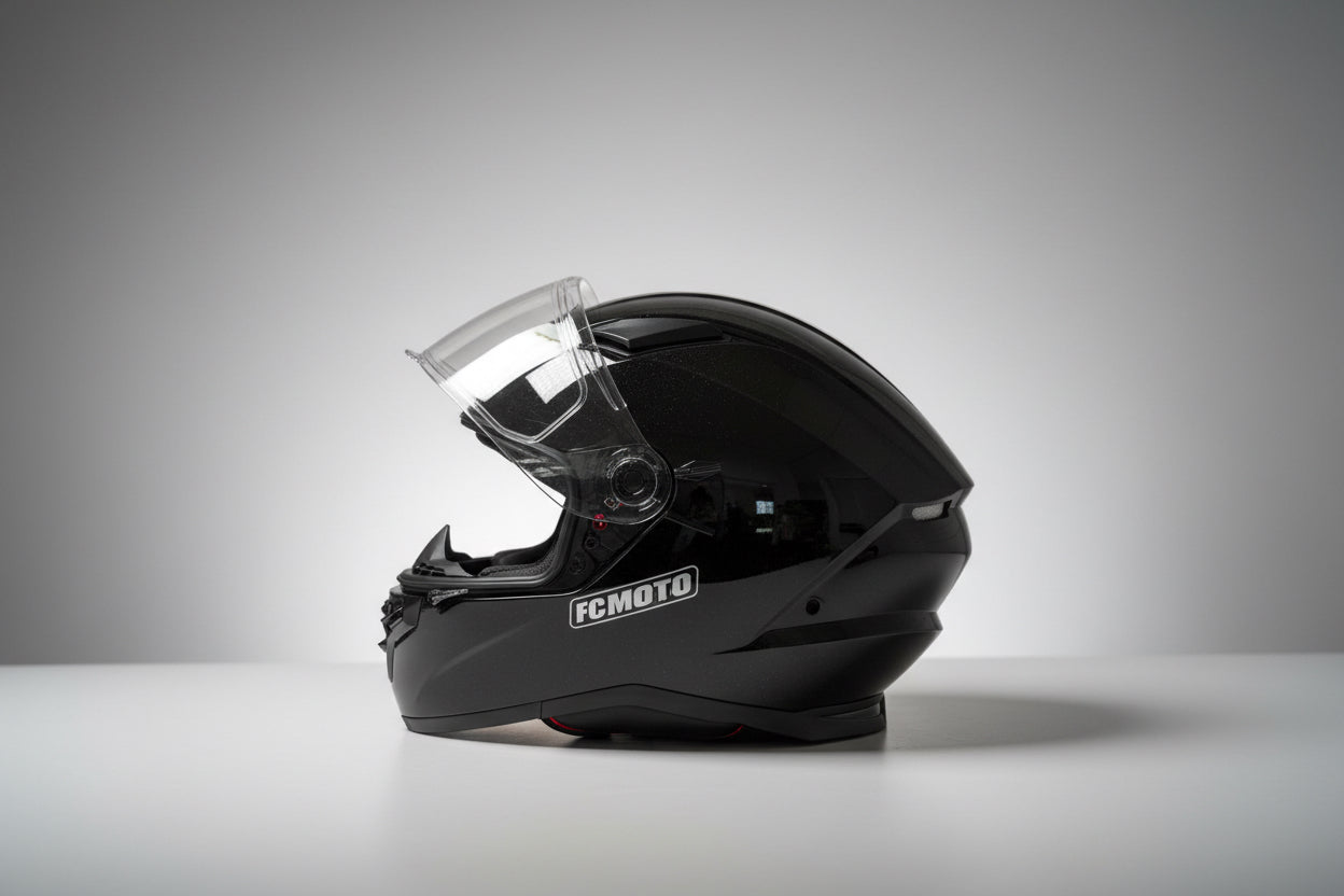 Mc hjelm FF130SV- Gloss black, Integreret solskærm